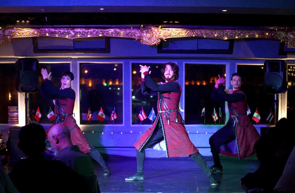 BOSPHORUS DINNER CRUISE & TURKISH NIGHT SHOW (STANDARD TABLE VIP LARGE MENU WITH DRINKS)