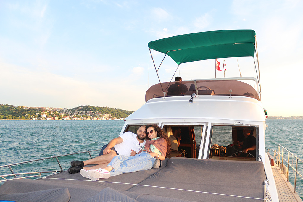 BEST Sunset Sail- Luxury Yacht Cruise - Self Coming - WITH PROFESSIONAL GUIDE 