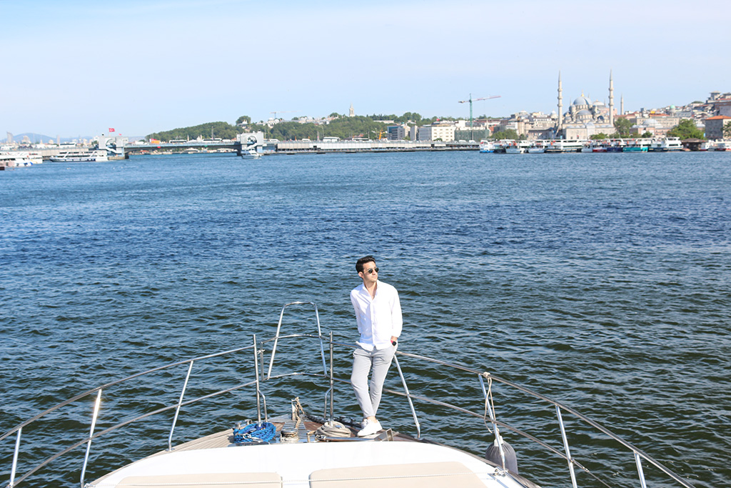 BEST Sunset Sail- Luxury Yacht Cruise - With Hotel Transfer & PROFESSIONAL GUIDE 