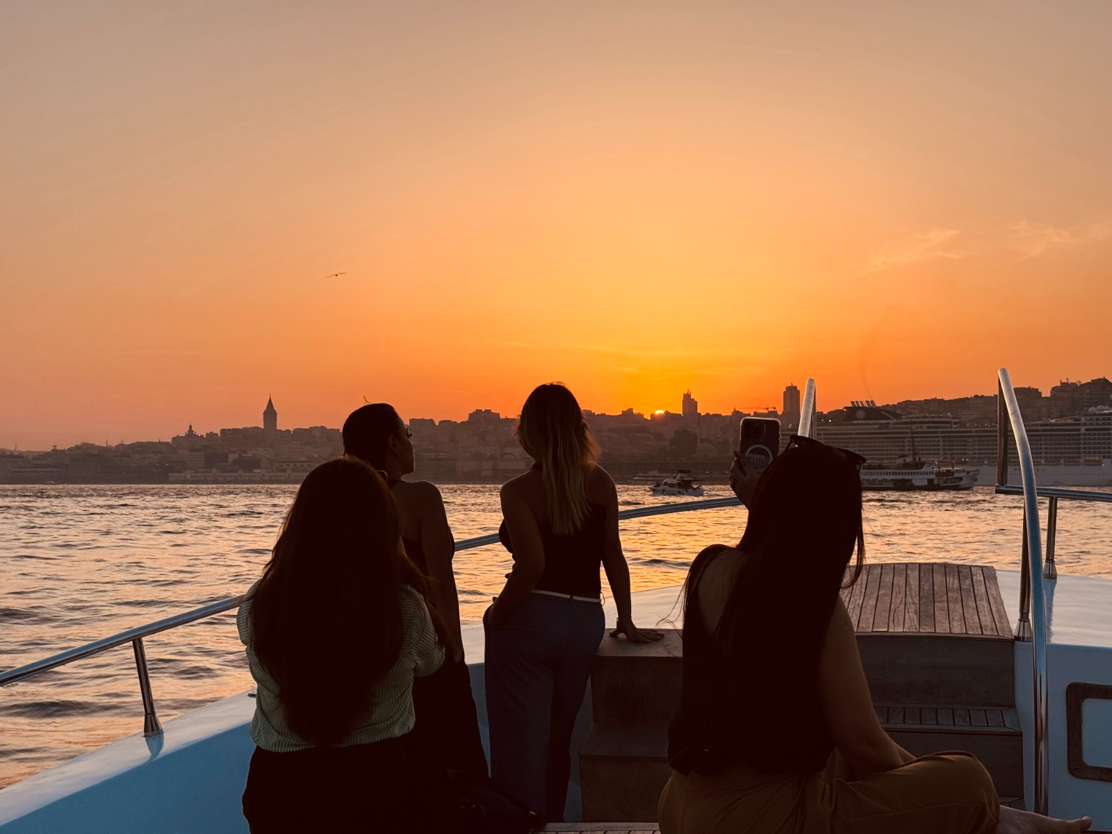 SUNSET CRUISE TOUR WITH PROFESSIONAL GUIDE - Including Pick Up & Drop Off