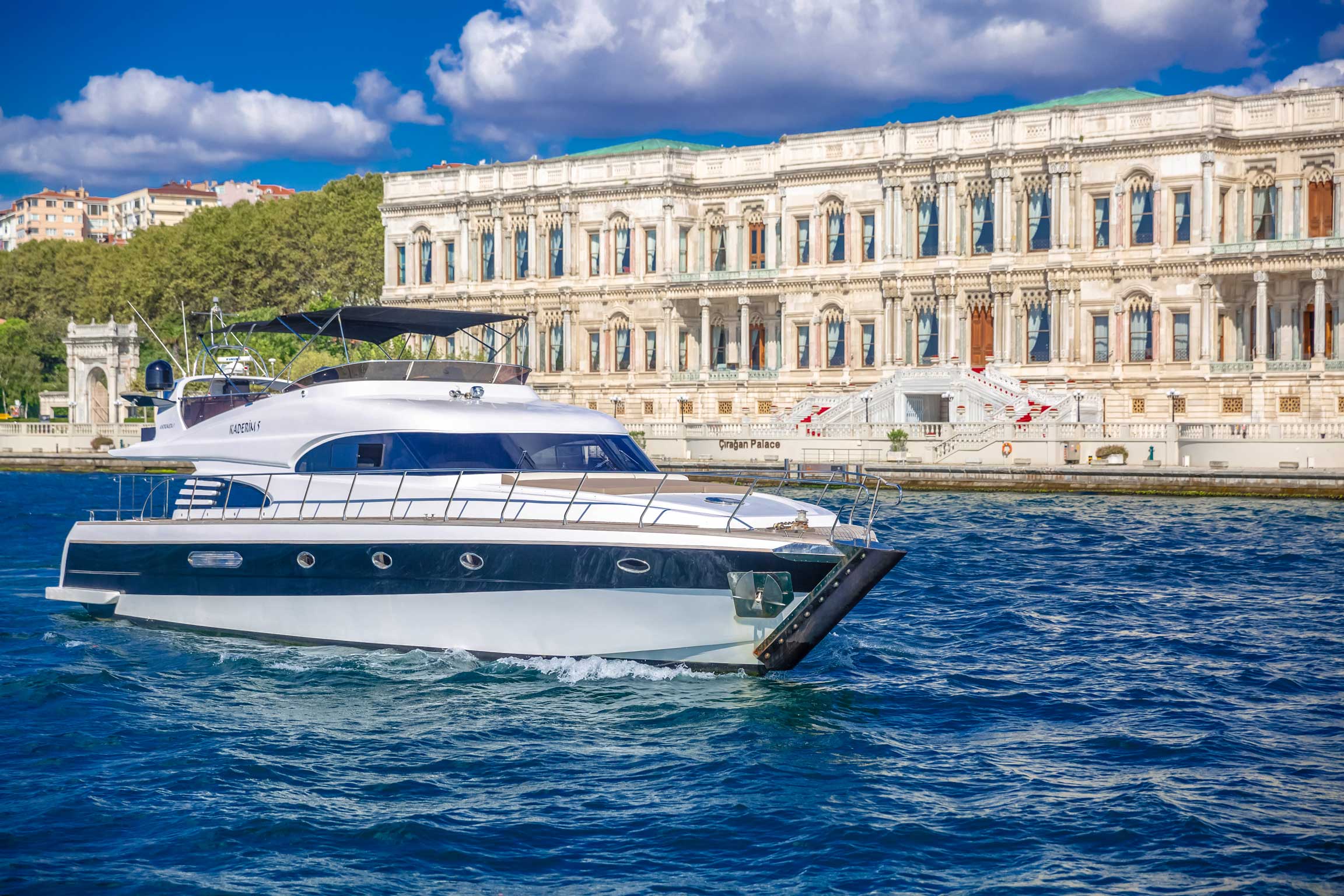 LUXURIOUS PRIVATE YACHT ON THE BOSPHORUS