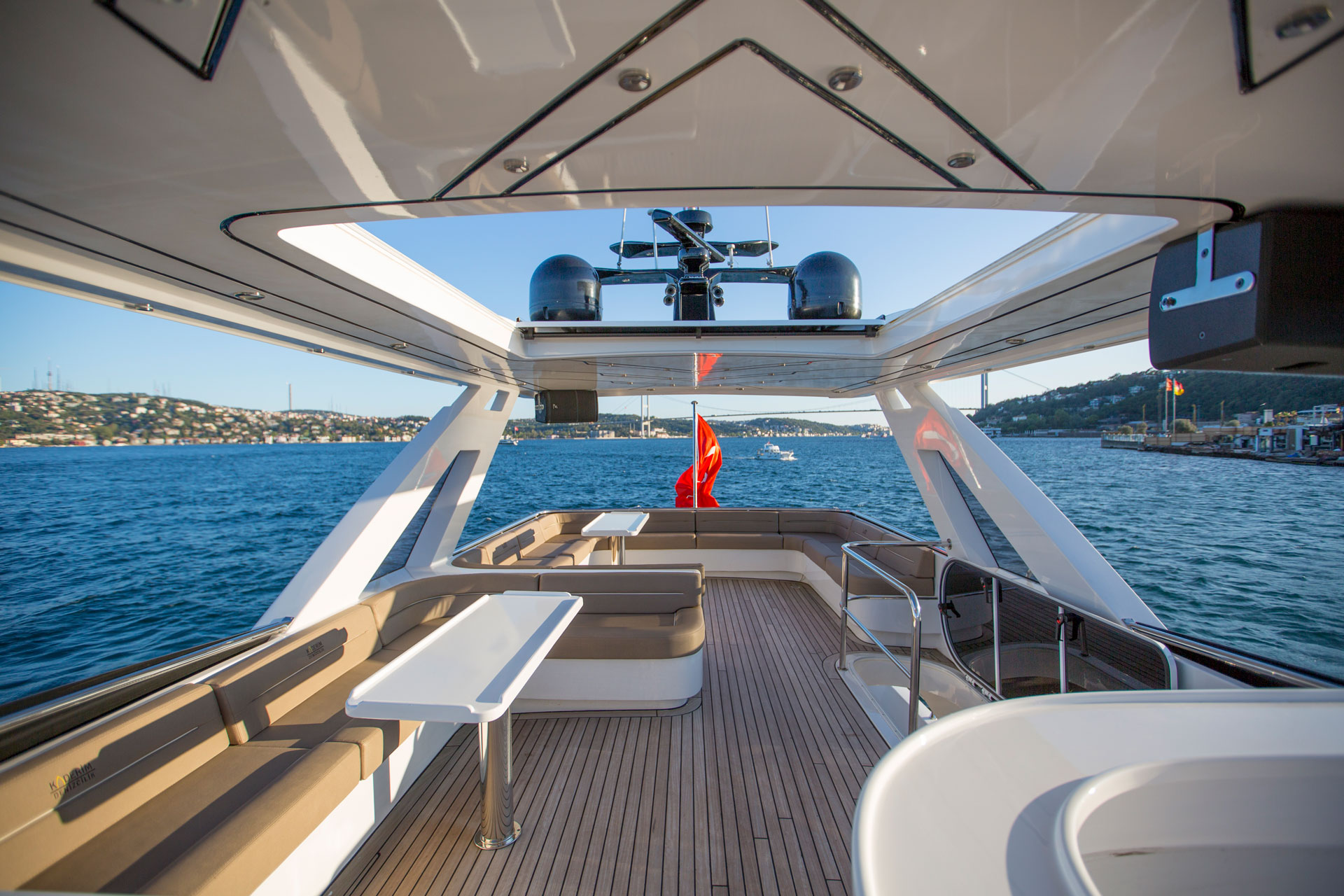 LUXURIOUS PRIVATE YACHT ON THE BOSPHORUS