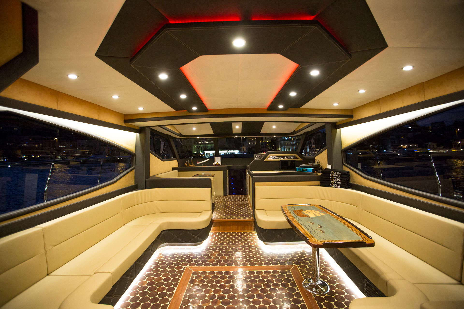 LUXURIOUS PRIVATE YACHT ON THE BOSPHORUS